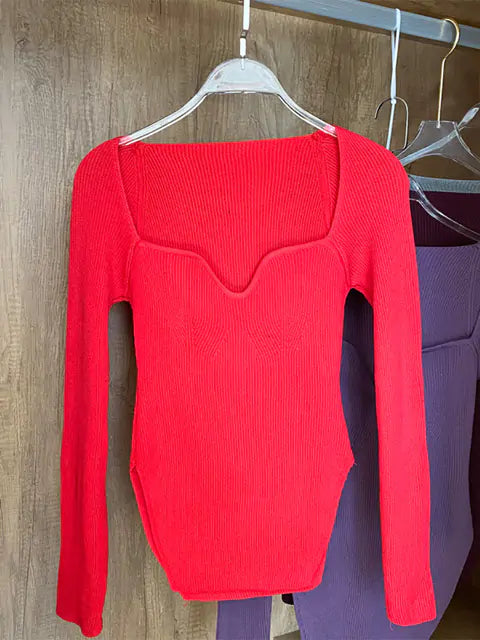 Woman's Long Sleeve Knitted Pullover